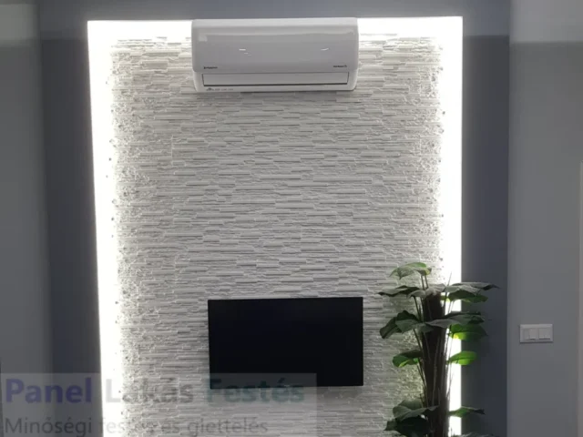 Modern szobafestés LED világítású dekorfallal Modern szobafestés szürke falakkal, LED világítású kőhatású dekorfallal és klímával