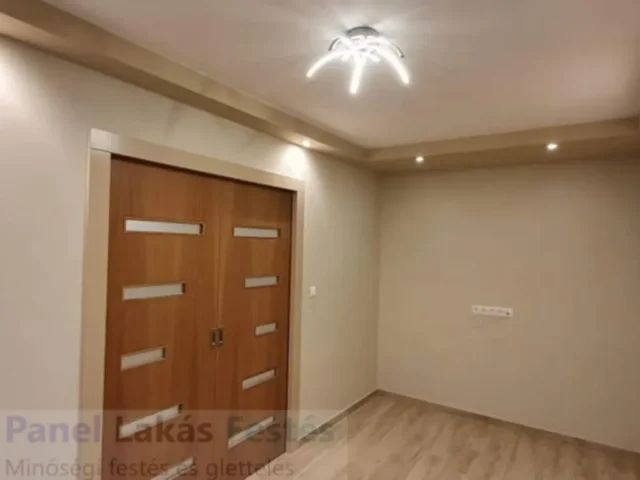szobafestes-modern-bezs-nappali-led-vilagitas